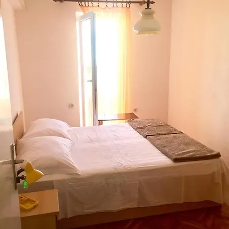 Apartment Apartments By The Sea Podgora, Makarska - 11888 *