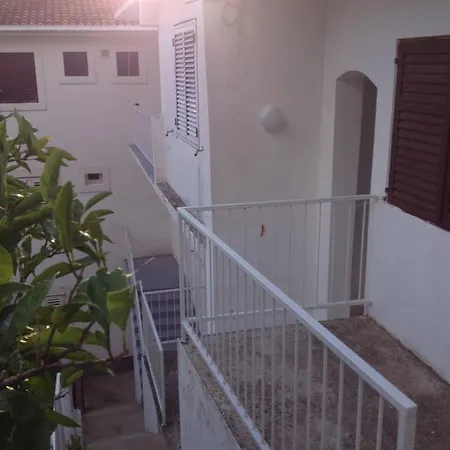 Apartment Apartments By The Sea Podgora, Makarska - 11888 *